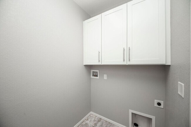 Building Photo - Beautiful Single-Family Home in a Great Location!