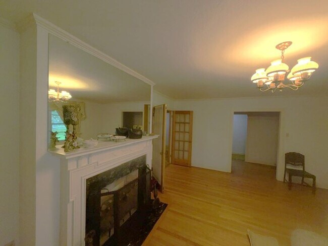 Building Photo - 10590 LA-77