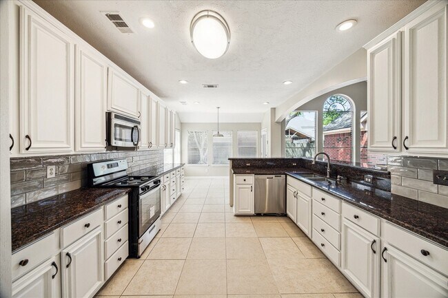 Building Photo - 17426 Little Riata Dr
