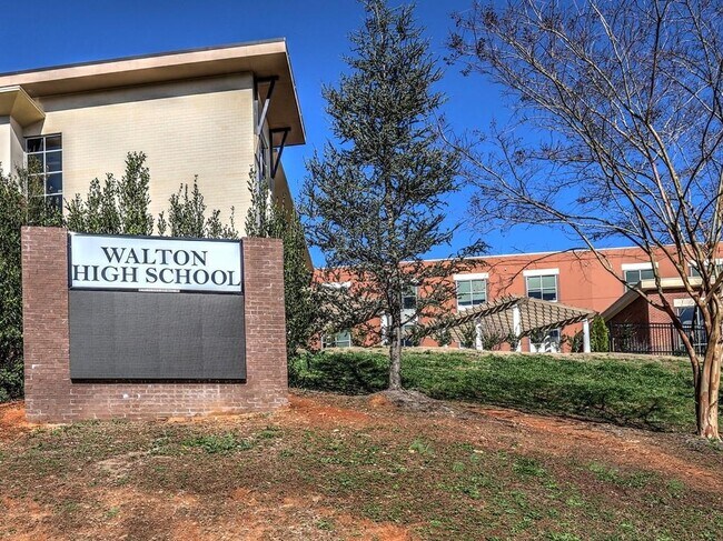 Building Photo - 4512 Woodlawn Lake Dr