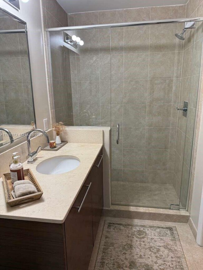 Building Photo - 2641 N Flamingo Rd