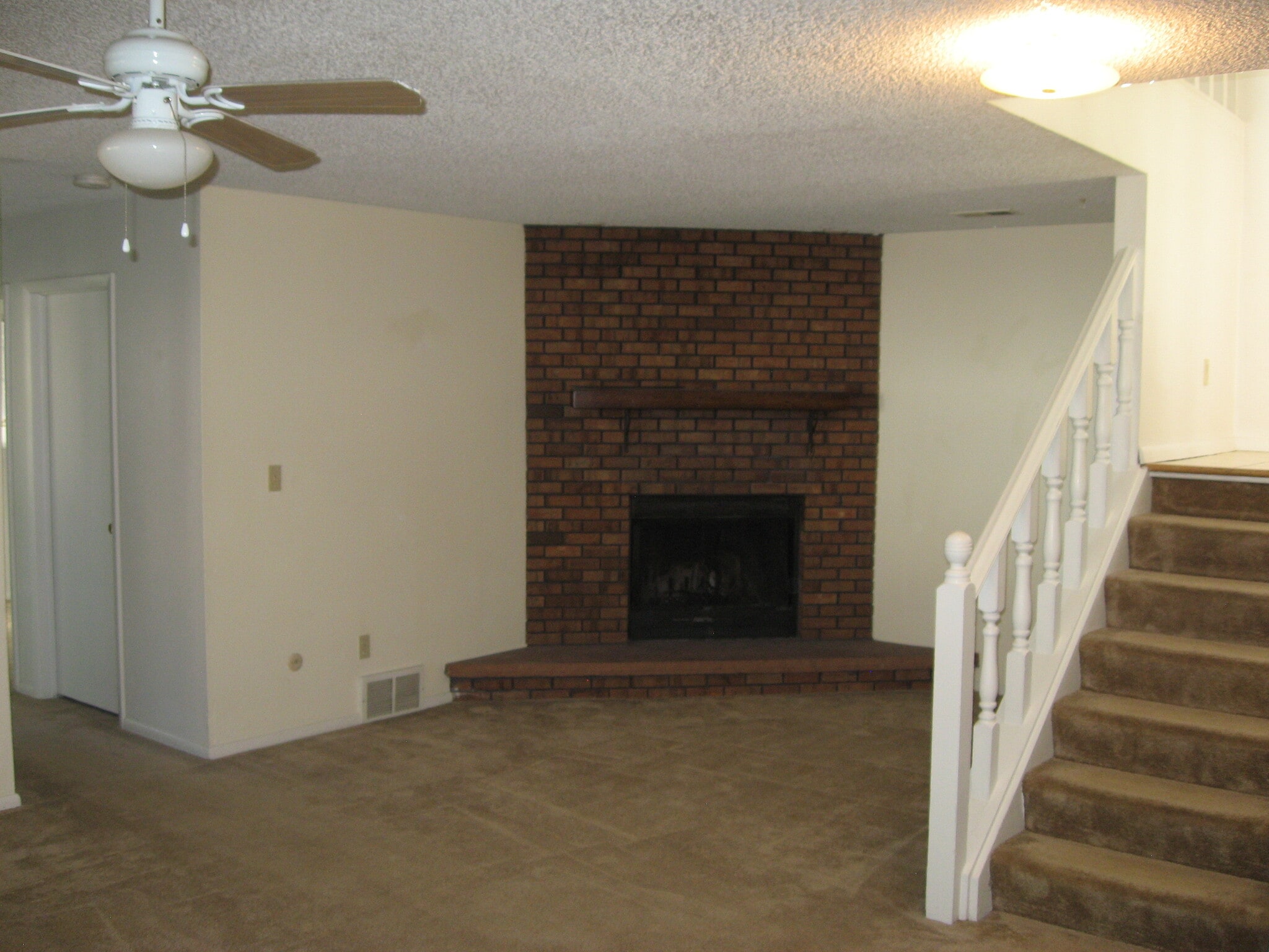 Building Photo - 670 Voiles Pl