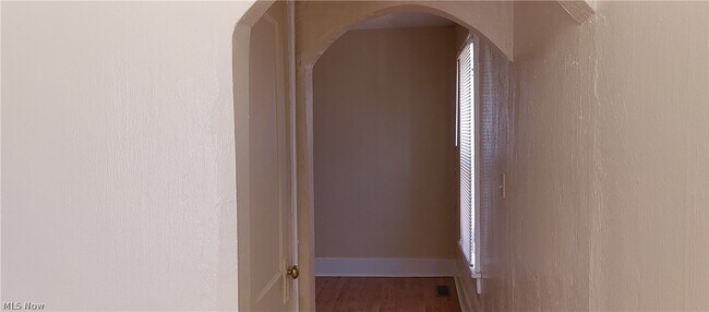 Building Photo - 956 Grant Ave