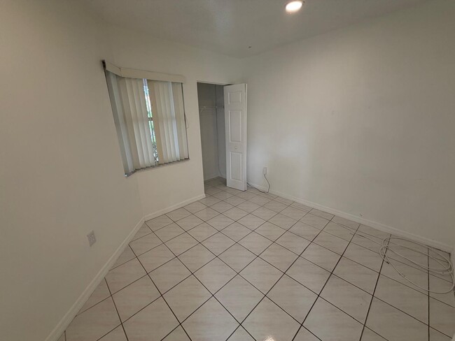 Building Photo - 3780 Amalfi Dr