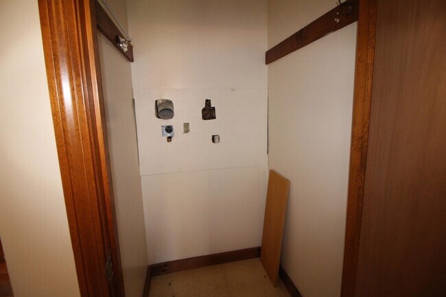 Building Photo - 76 Franklin St