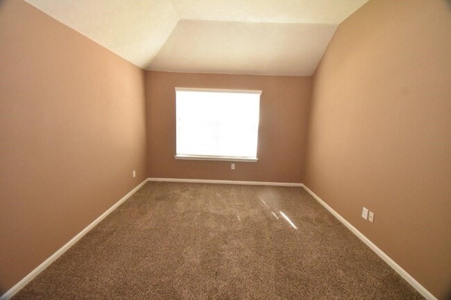 Building Photo - 22306 Fieldcrest Ln