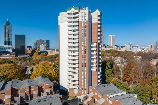 Building Photo - 2 Bed/1 Bath FULLY Furnished Condo at City Heights!