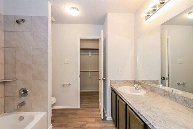 Building Photo - 24406 Amaldi Ct