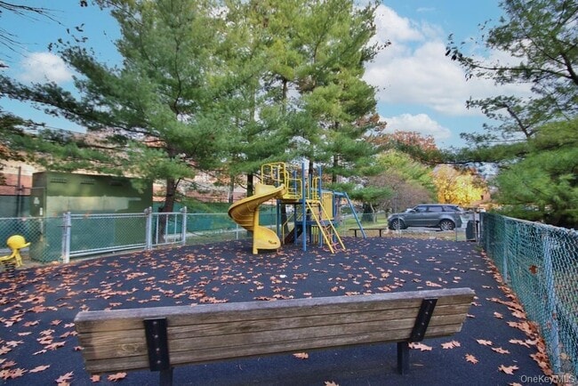 Building Photo - 1374 Midland Ave