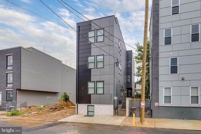 Building Photo - 3962 Parrish St