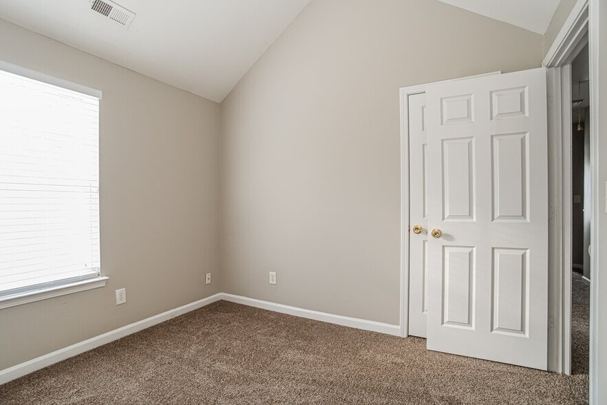 Building Photo - 933 Grass Hollow Ct