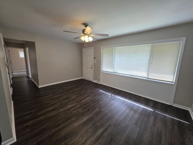 Building Photo - Charming 3-Bedroom Retreat with Spacious Backyard!