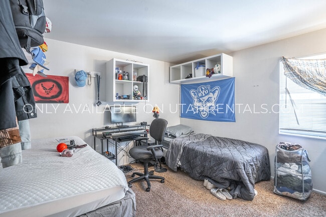 Building Photo - 1080 E 450 N