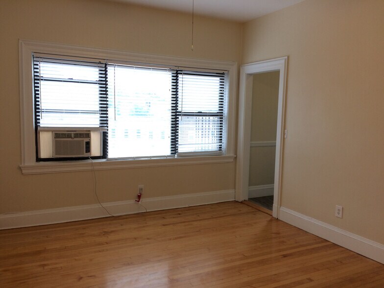 Building Photo - 1470 Beacon St