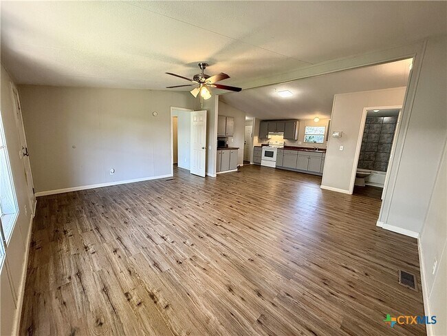 Building Photo - 319 E Zipp Rd