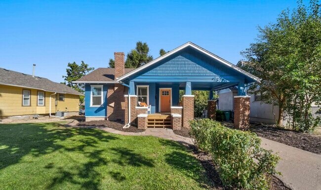 Building Photo - 2106 8th Ave