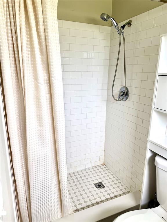 Building Photo - 5009 Deauville Dr