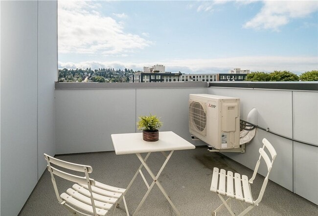 Building Photo - Luxury 3-Bed Interbay Townhome