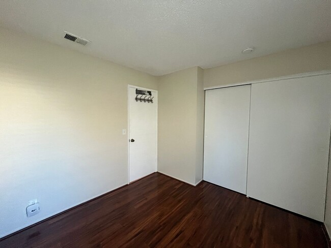 Building Photo - Two Story Three Bedroom Townhouse in San J...