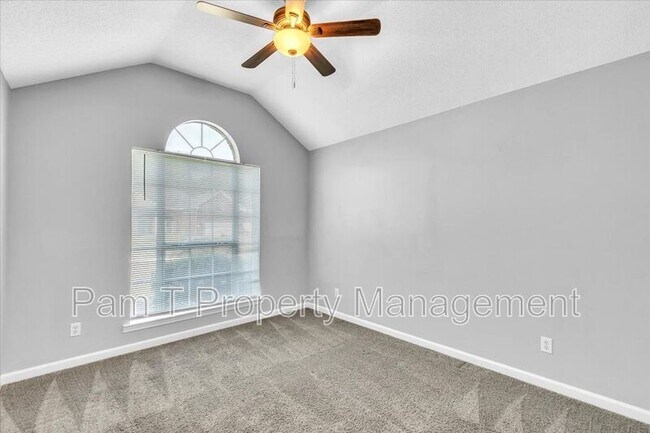 Building Photo - 3 Throgs Neck Way