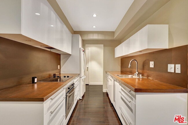 Building Photo - 1010 Palm Ave