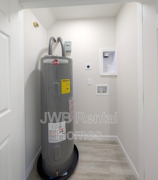 Building Photo - 843 Bridier St