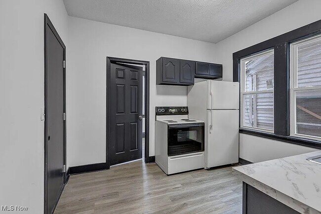 Building Photo - 1064 E 78th St