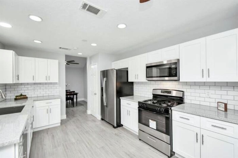 Building Photo - 5215 Rivertree Ln