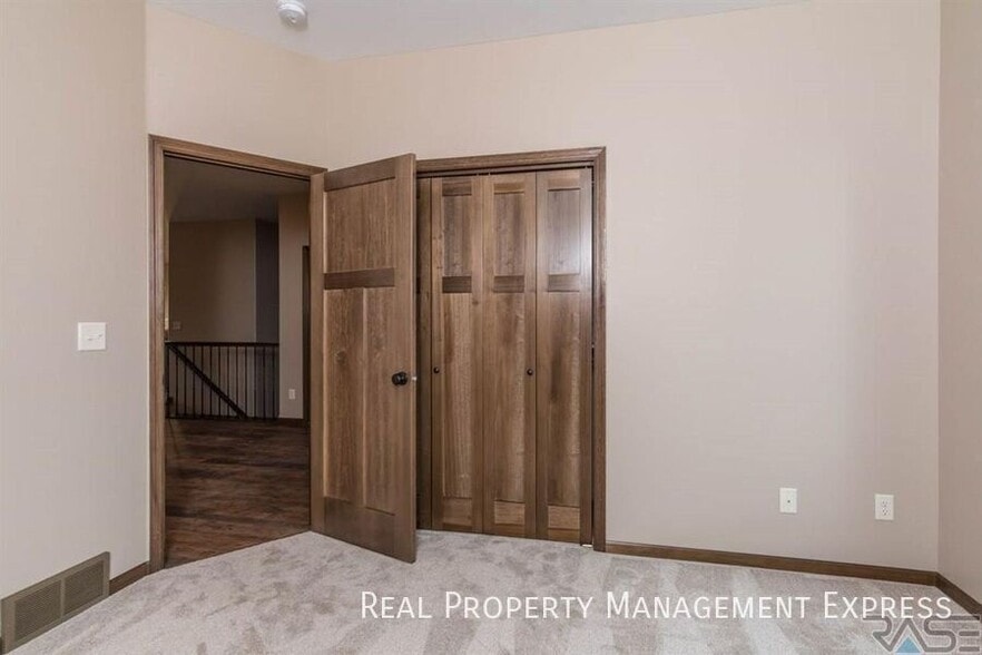 Building Photo - 4 Bedroom 3 Bathroom Home for Rent
