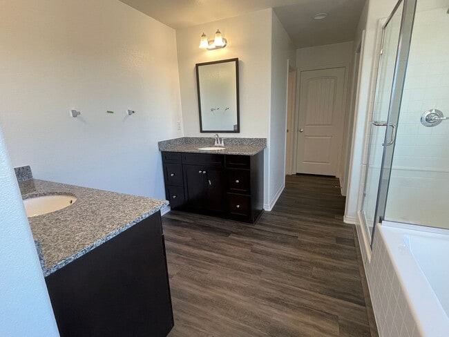 Building Photo - Newly Built 5 Bedroom in Beaumont