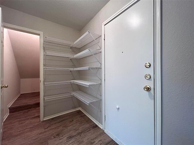 Building Photo - 1104 Doras Dr