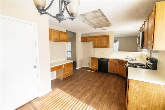 Building Photo - 604 Rawhide Ct