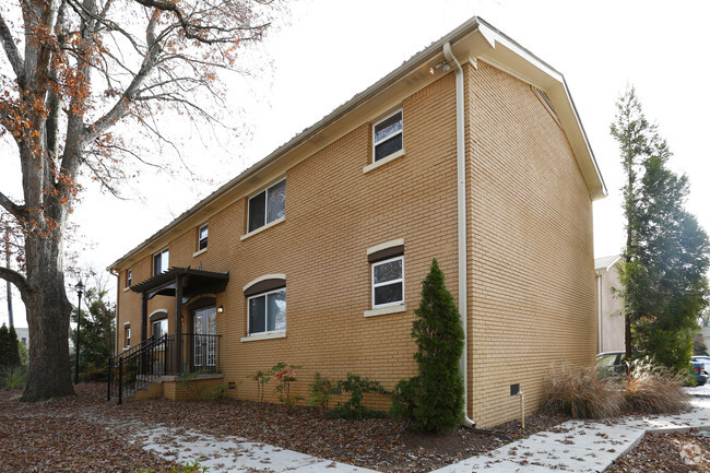 Building Photo - Kirkwood Gardens
