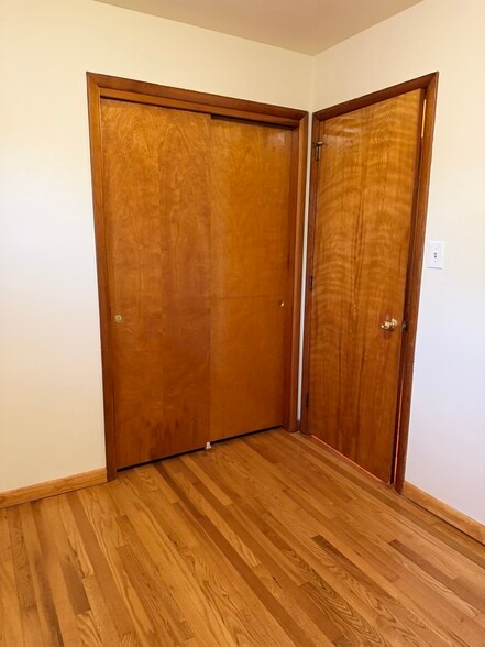 Building Photo - 625 E Queen St