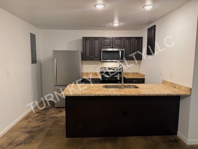 Building Photo - 1035 County Rd