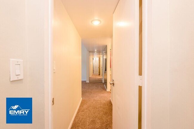 Building Photo - Beautiful 2 Bedroom, 2 Bathroom Condo In C...
