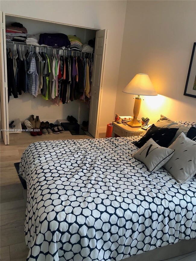 Building Photo - 5800 Coach House Cir