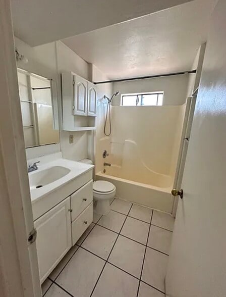 Building Photo - 940 N Palo Verde Blvd