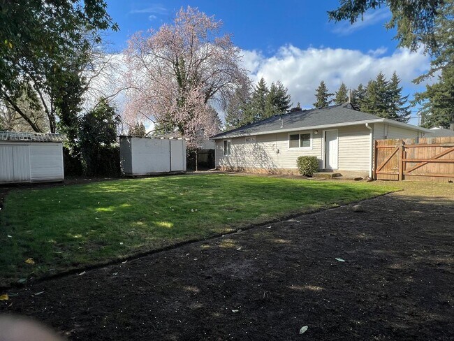 Building Photo - Charming Single-Level Living with Bonus Flex Space & Private Yard