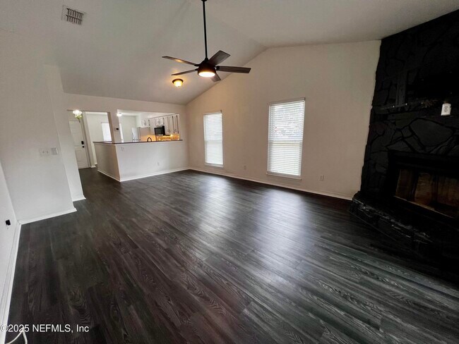 Building Photo - 2024 Oak Water Dr