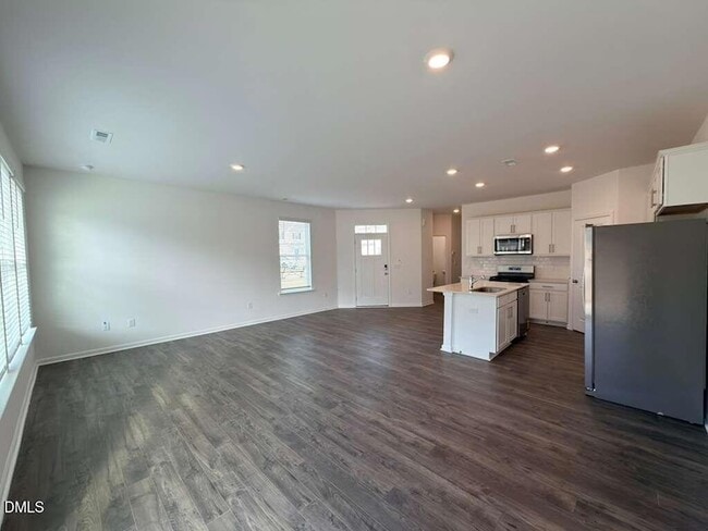 Building Photo - 1930 Hinesley Dr