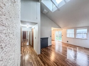 Building Photo - Charming 3-Bed Tacoma Home with Skylights & Unique Touches