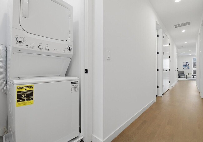 Building Photo - 5824 N Lincoln Ave