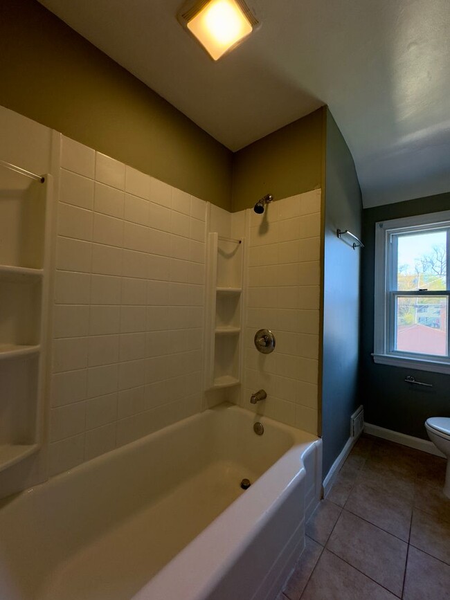 Building Photo - Beautiful Two-Bedroom Parkville Townhome w...