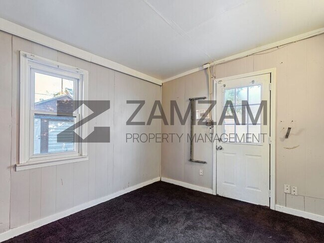 Building Photo - 7583 Hudson Ave