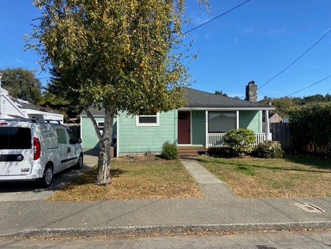 Building Photo - Close to Cal Poly Humboldt, 4/2 house!