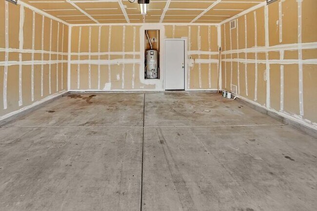 Building Photo - Spacious Sanctuary in Sahuarita: Modern Living Meets Outdoor Comfort