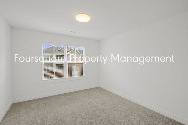 Building Photo - Modern 4-Bed / 3.5-Bath Townhome with Main Level Hard-Surface Floors , Back Patio – Easy Access t...