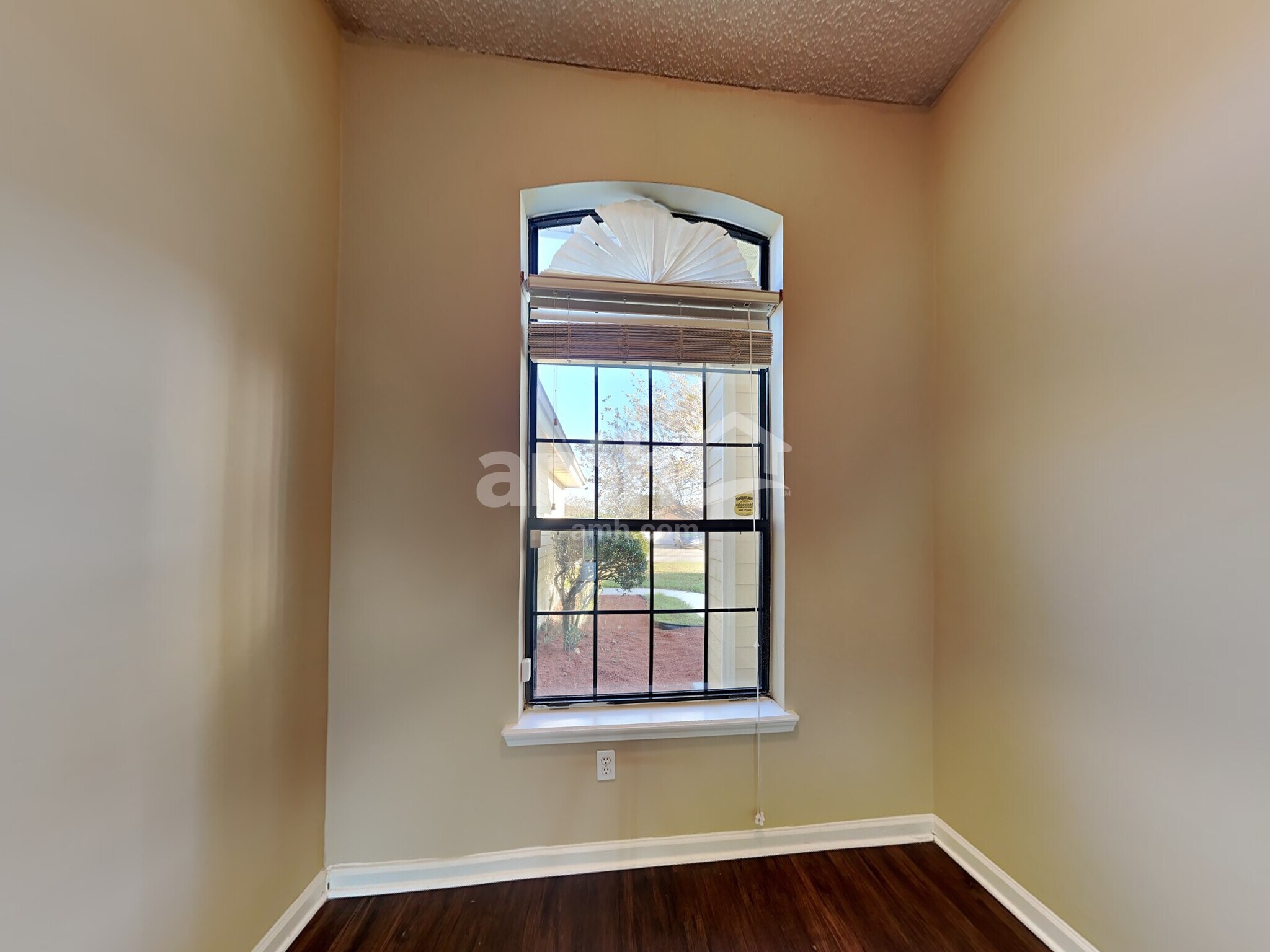Building Photo - 3753 Woodbriar Dr