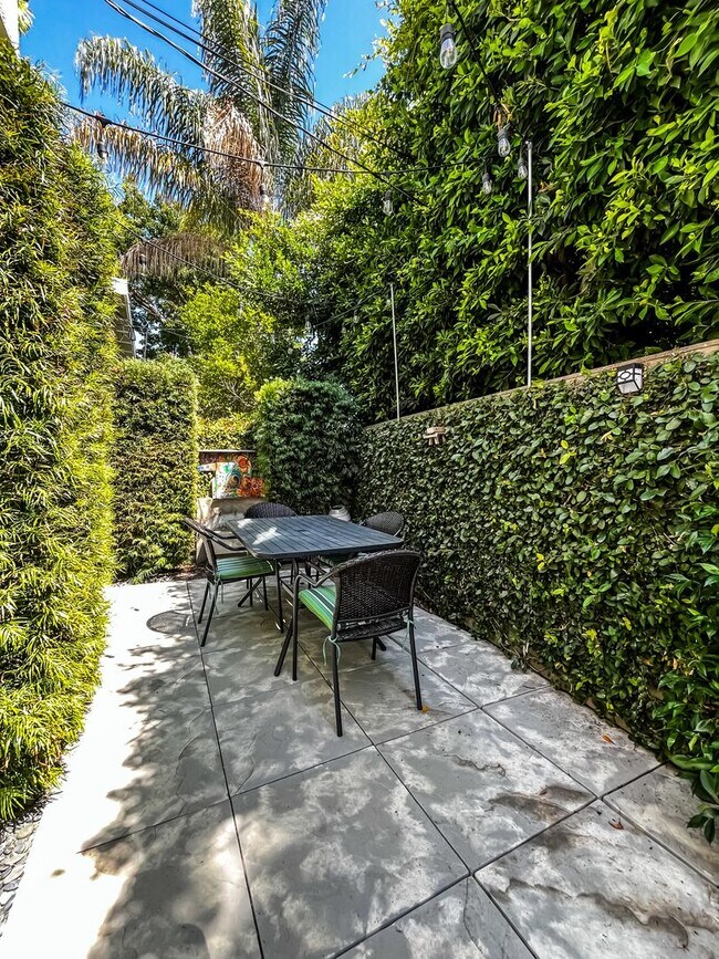 Building Photo - Unfurnished Light Filled Modern Spanish Home in Hollywood Hills